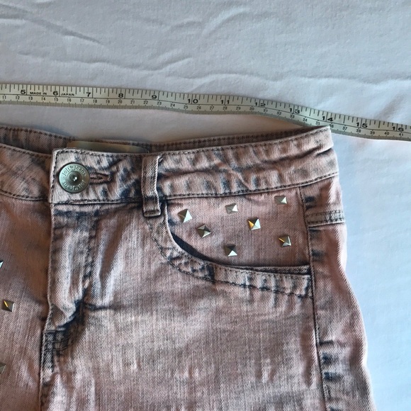 🌟Distressed Pink Studded Denim Shorts - Picture 4 of 8